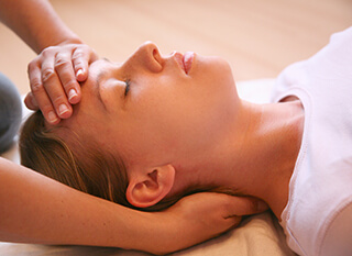 reiki hand holds for head during treatment